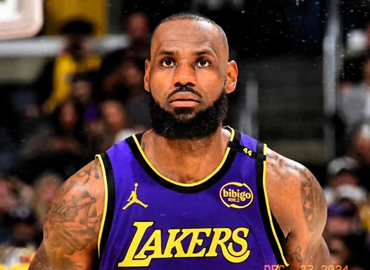 爱游戏app-爵士战胜雷霆，气势如虹(爵士大胜热火巩固西部榜首)