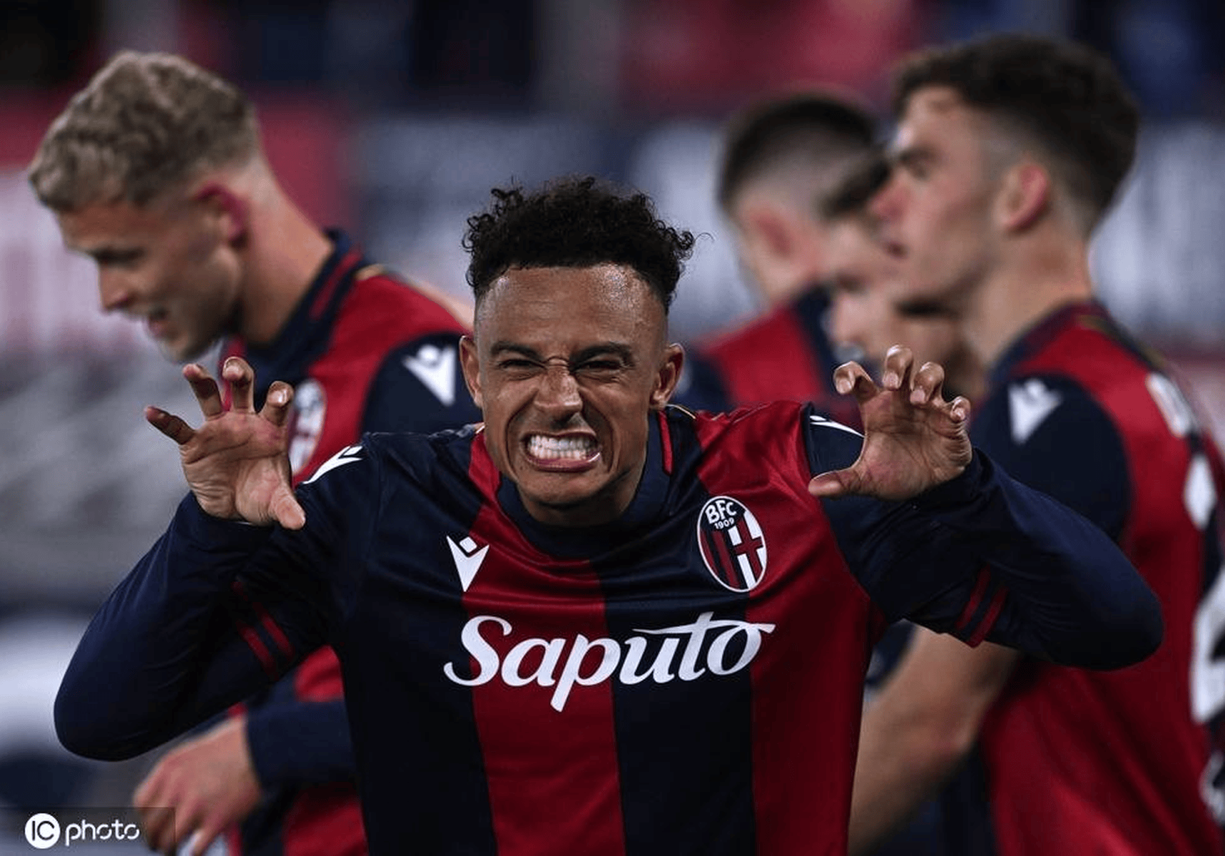 包含那不勒斯中场组织有方,促使球队攻守平衡的词条 包含那不勒斯中场组织有方,促使球队攻守平衡的词条