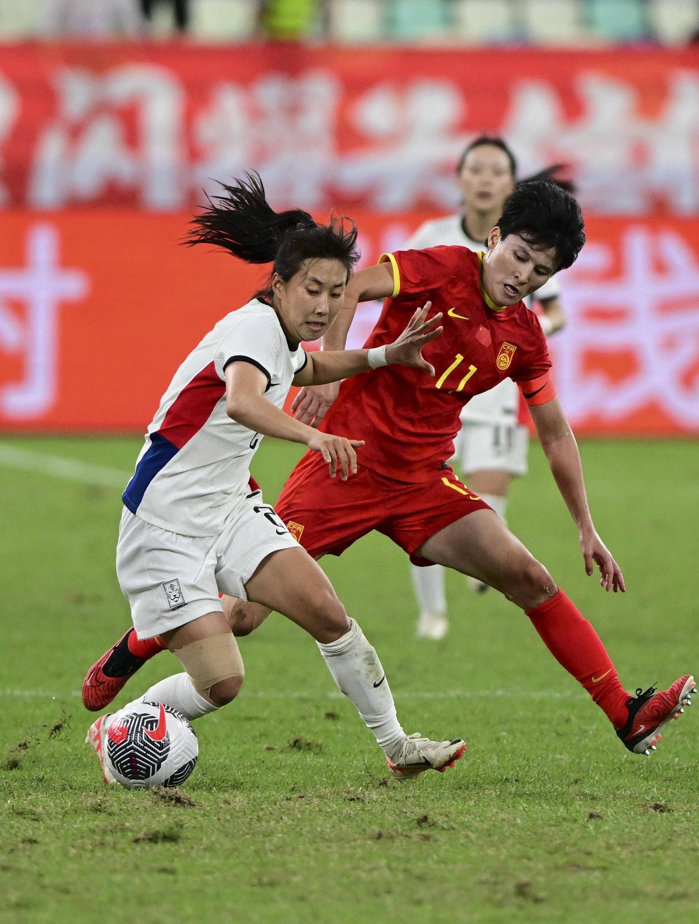 赛场新闻：中国女足队再夺胜利的简单介绍