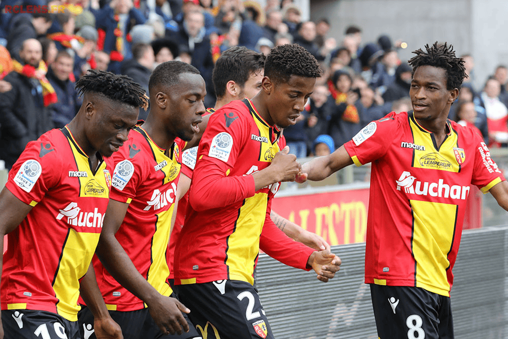 足球比赛日报：多国球队拼杀一触即发，胜负难料的简单介绍