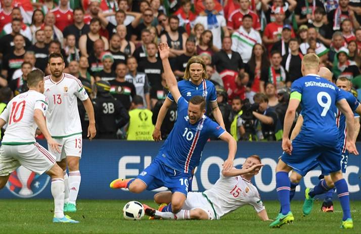 爱游戏体育平台-意大利客场平乌克兰，欧预赛积分领跑的简单介绍