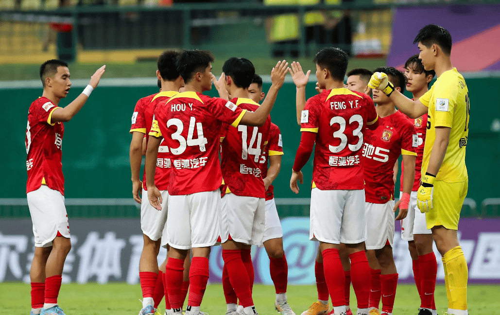 广州德比惊险收官，恒大绝杀富力取得关键胜利的简单介绍