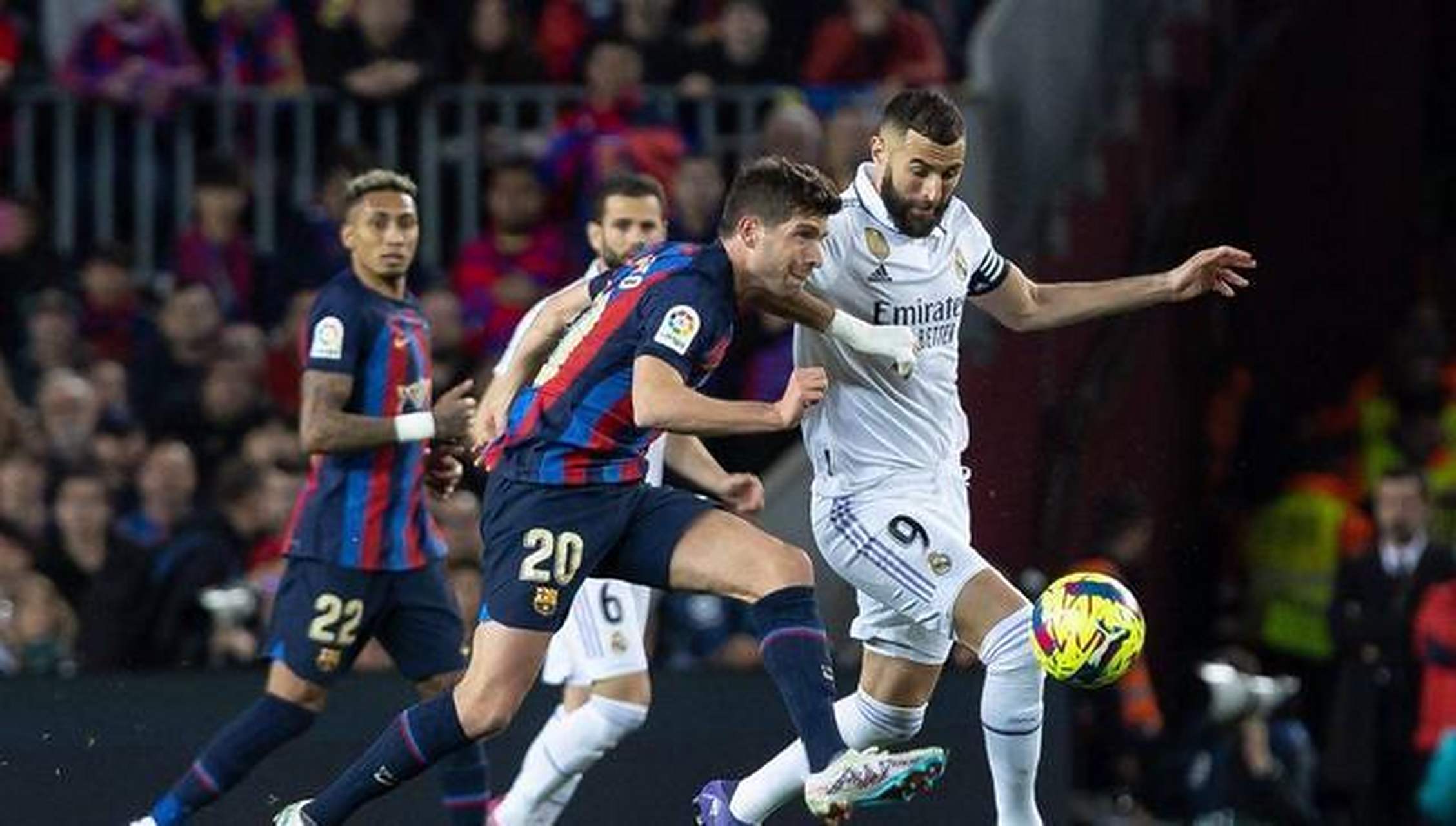 梅西双响!巴萨客场击败皇马 梅西双响!巴萨客场击败皇马