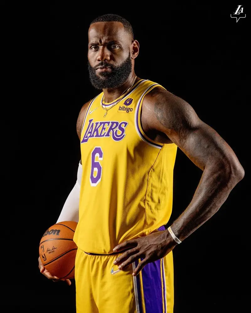 勇士后卫火力全开，让湖人束手无策