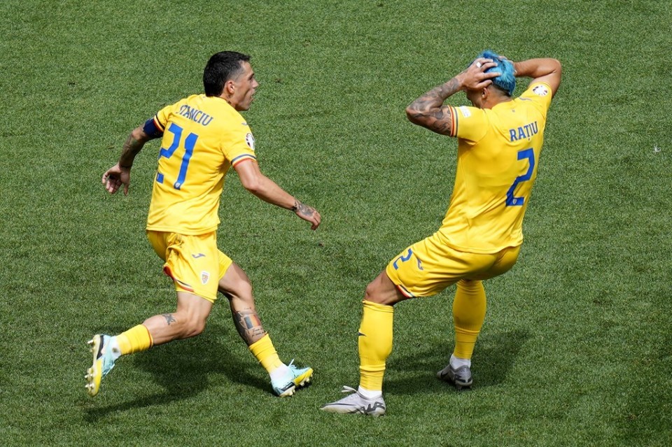 包含芬兰主场逆转罗马尼亚，成功杀入欧洲杯正赛的词条