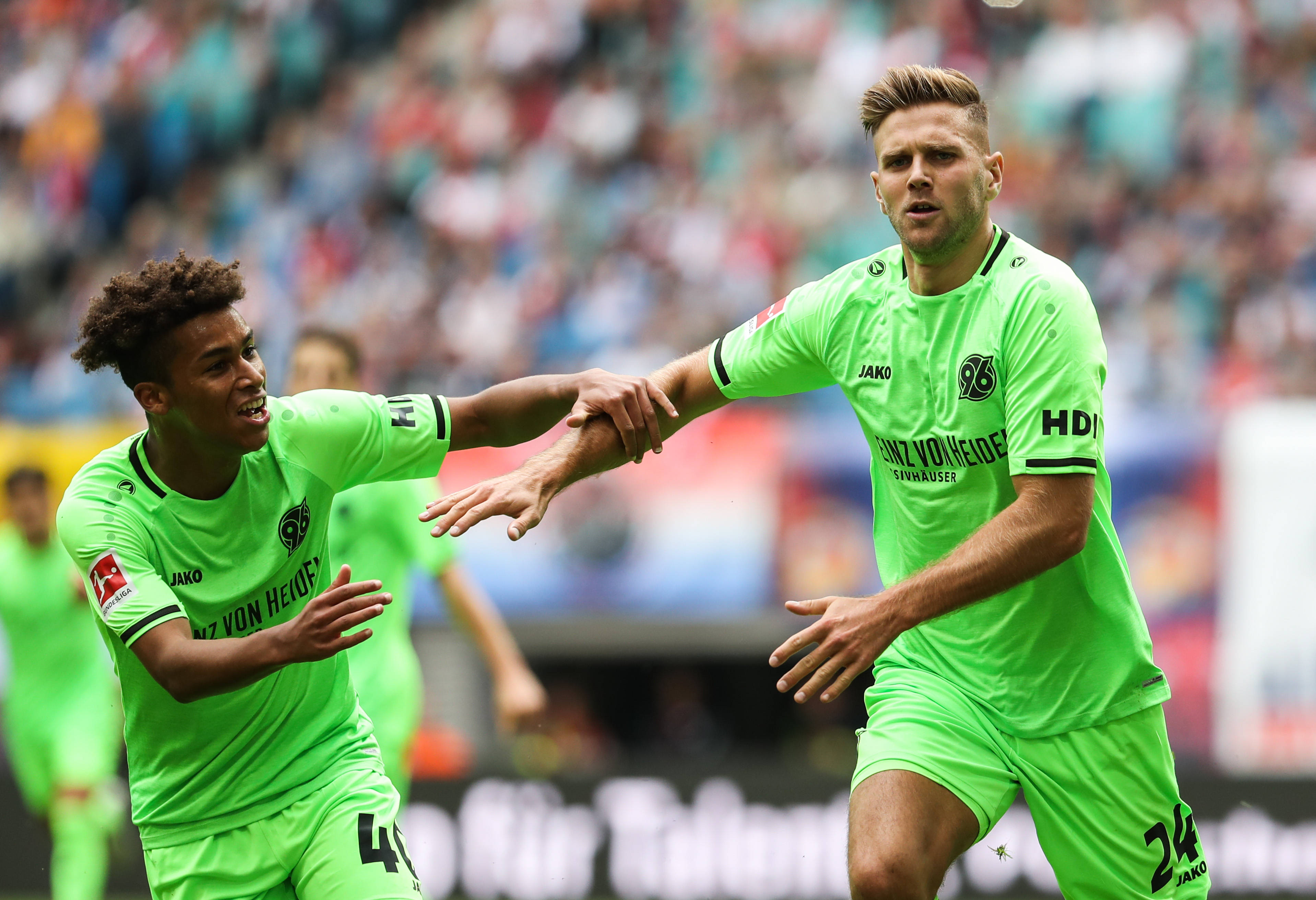 汉诺威主场不敌对手,遭遇两连败 汉诺威主场不敌对手,遭遇两连败