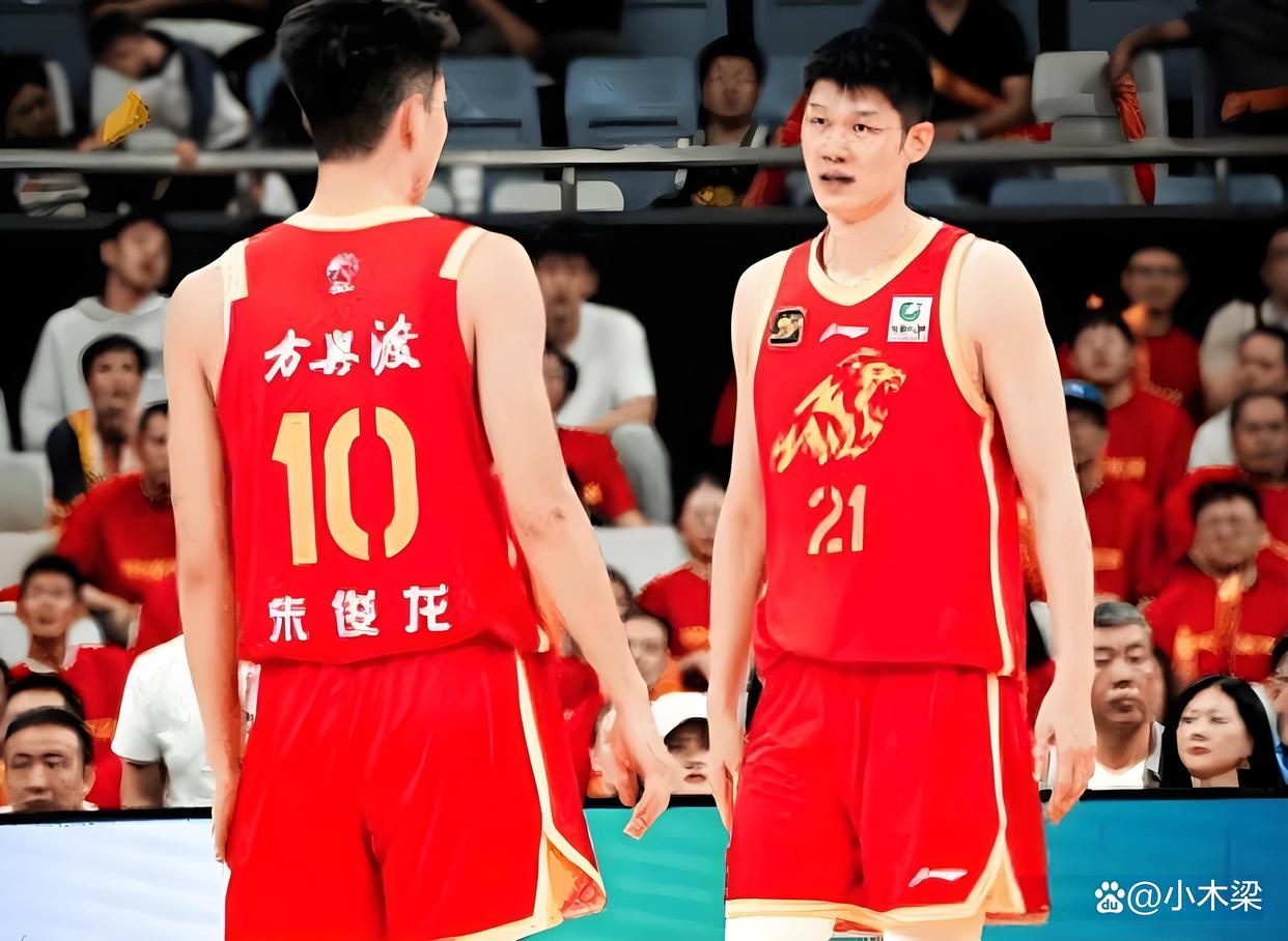 篮球联赛中球队实力相当，赛事悬念迭起的简单介绍