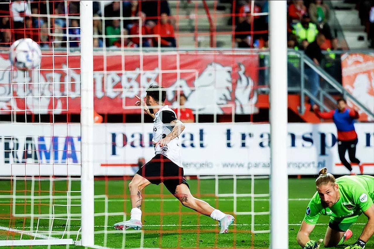 爱游戏体育官网-阿贾克斯逆转战胜对手，取得胜利