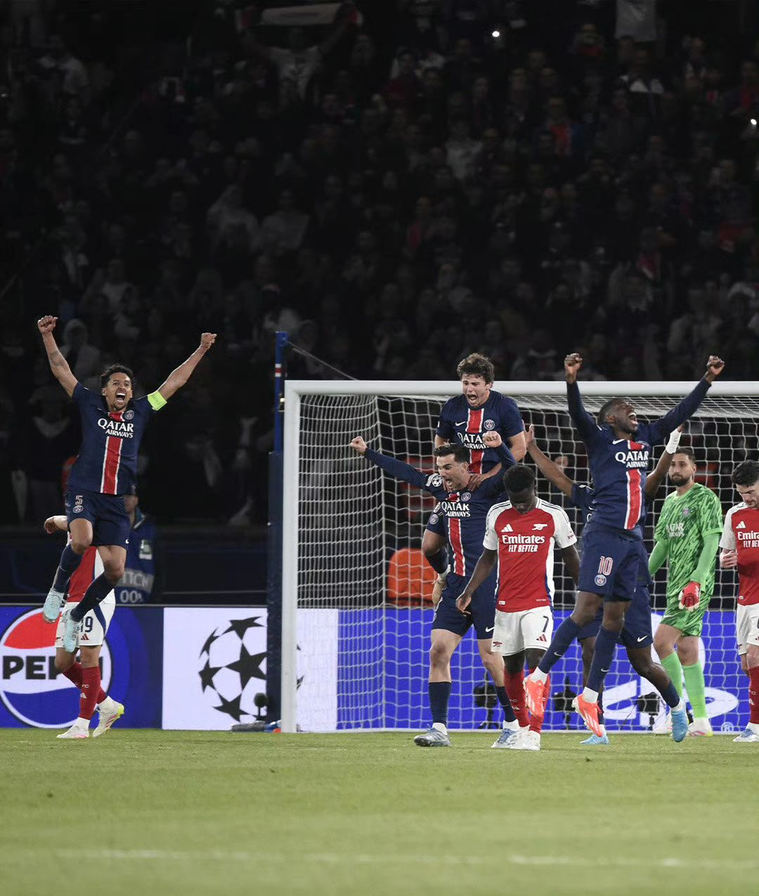 爱游戏体育网站-包含阿森纳客场拿分，曼联漫长领先的词条