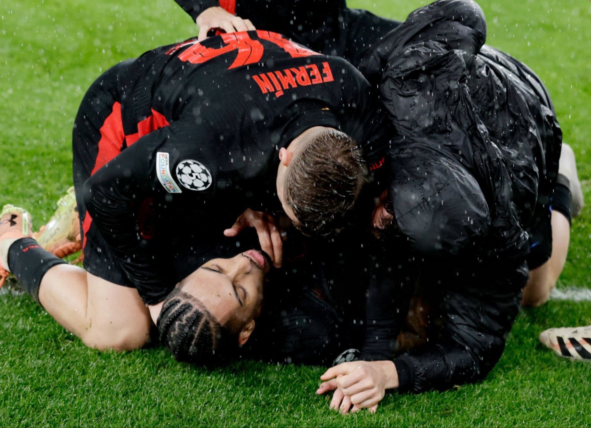 爱游戏官网-瓦伦西亚英勇抗衡，实现杀入欧冠八强