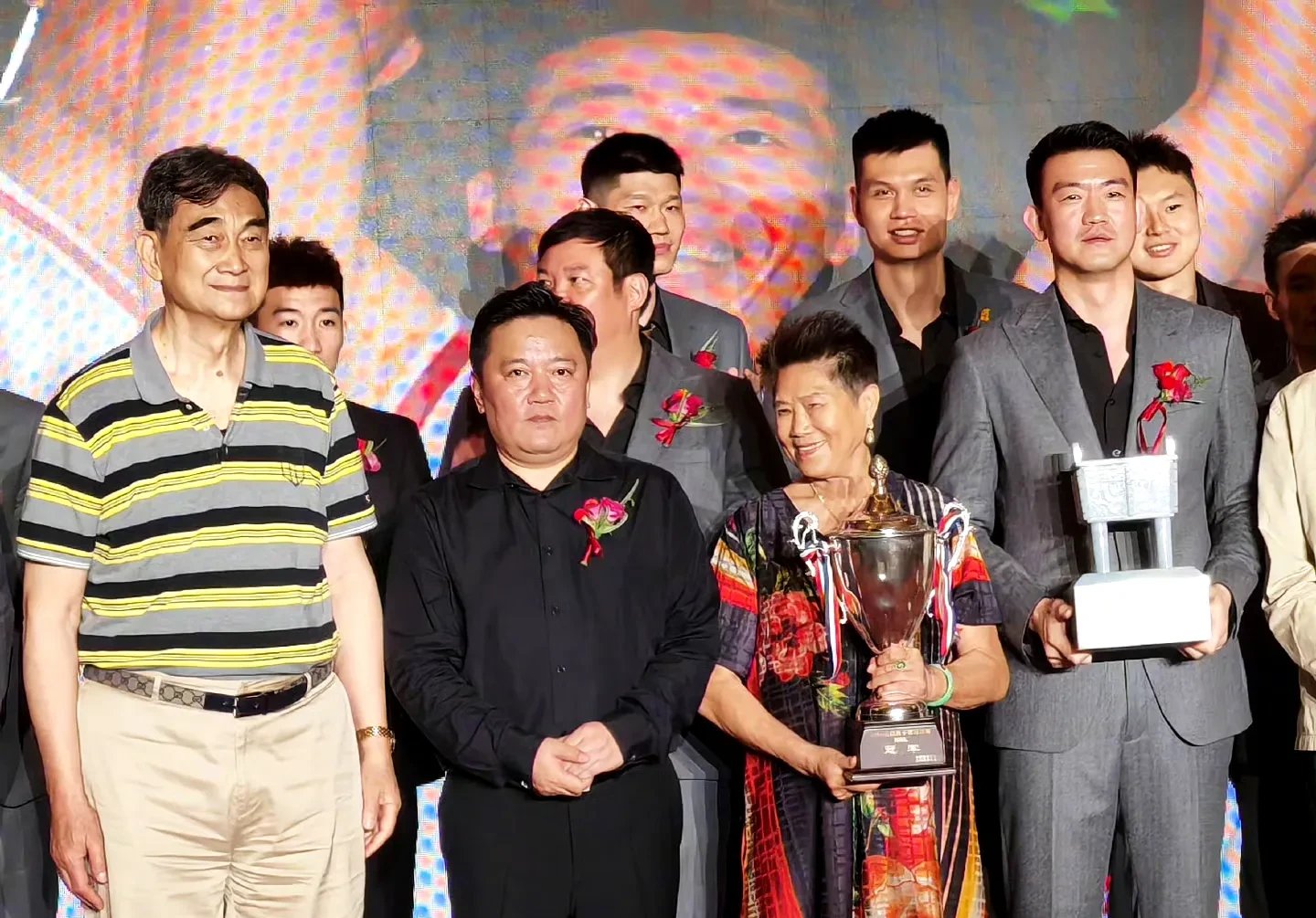 篮球球员大咖集结为慈善比赛的简单介绍 篮球球员大咖集结为慈善比赛的简单介绍