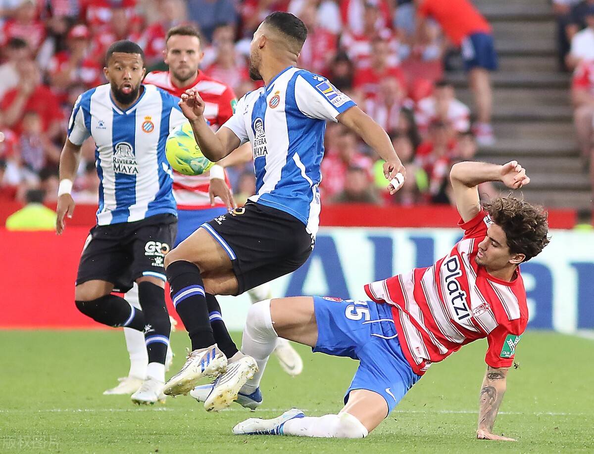 格拉纳达连续不胜,降级形势愈发严峻 格拉纳达连续不胜,降级形势愈发严峻