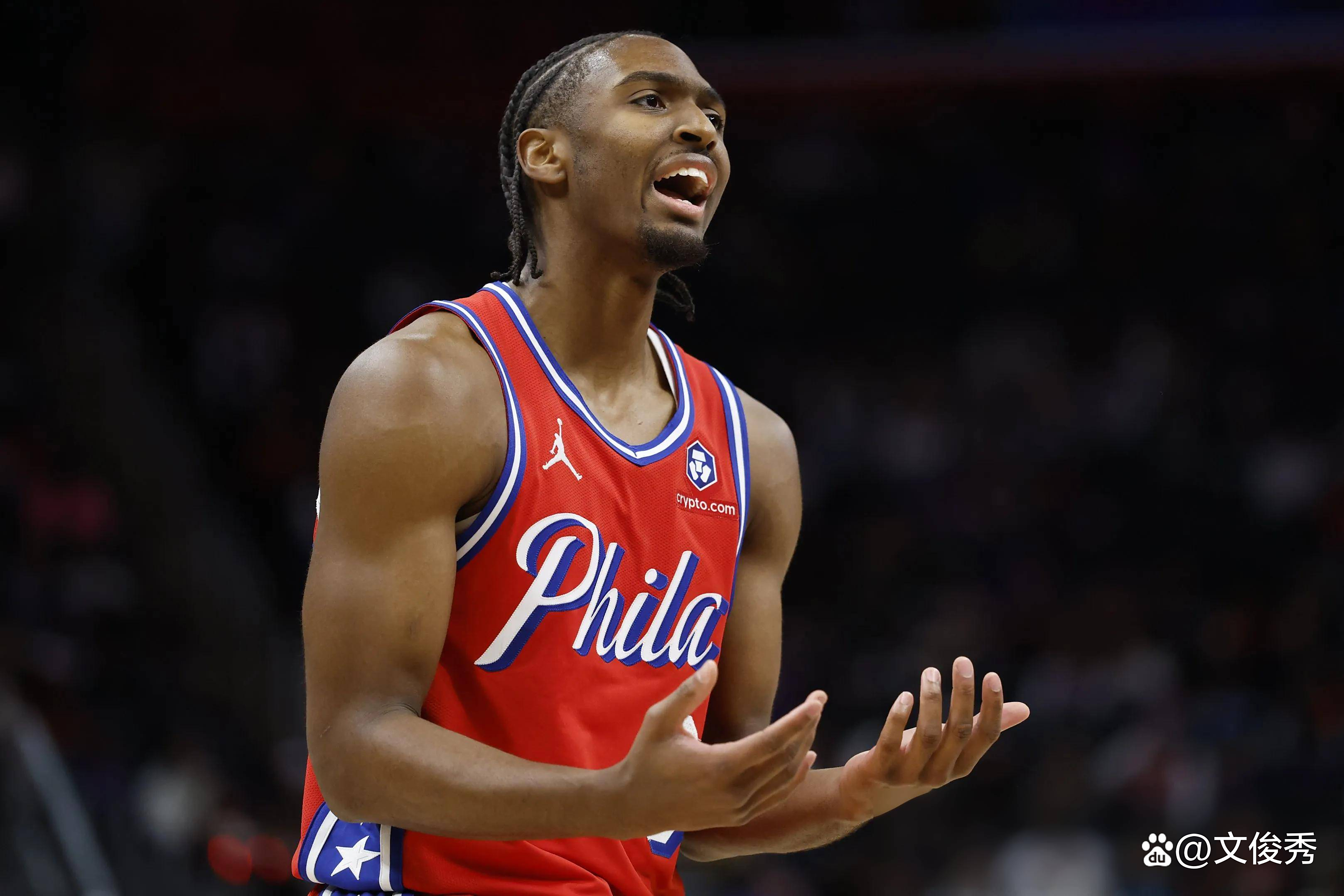 爱游戏在线-包含猛龙后卫集训期间状态火热自信领跑东部球队的词条