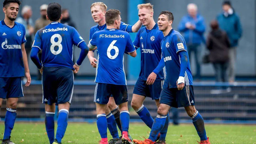 科隆队成功逆转汉堡,德国足球联赛不容小觑的简单介绍 科隆队成功逆转汉堡,德国足球联赛不容小觑的简单介绍