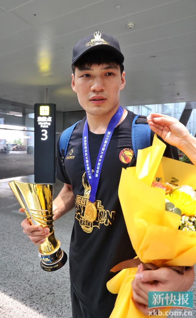 爱游戏中国官网-关于雄狮崛起！新秀助攻刷新队史记录的信息