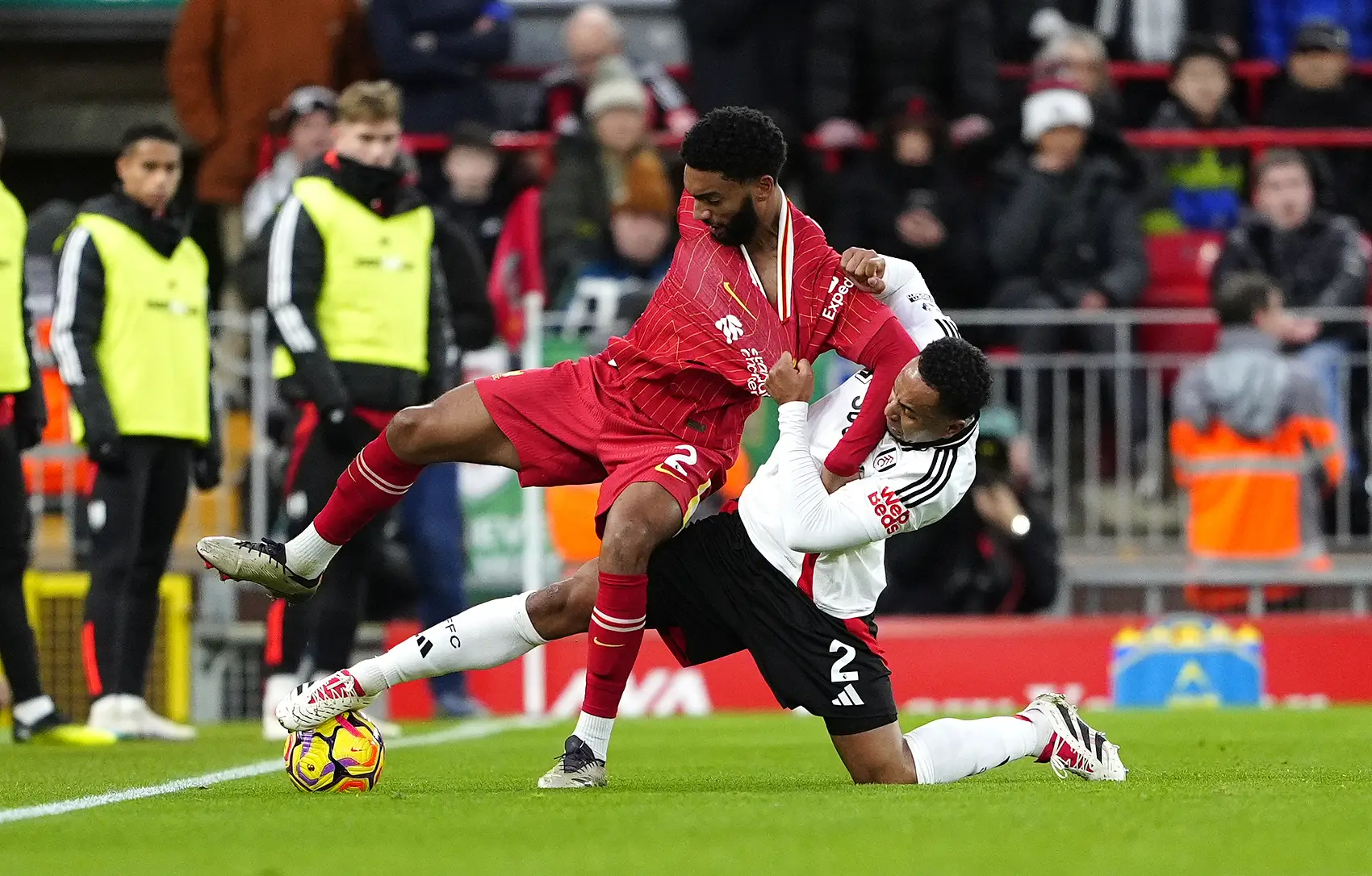 爱游戏体育官网-利物浦主场艰难获胜，英超保持领先