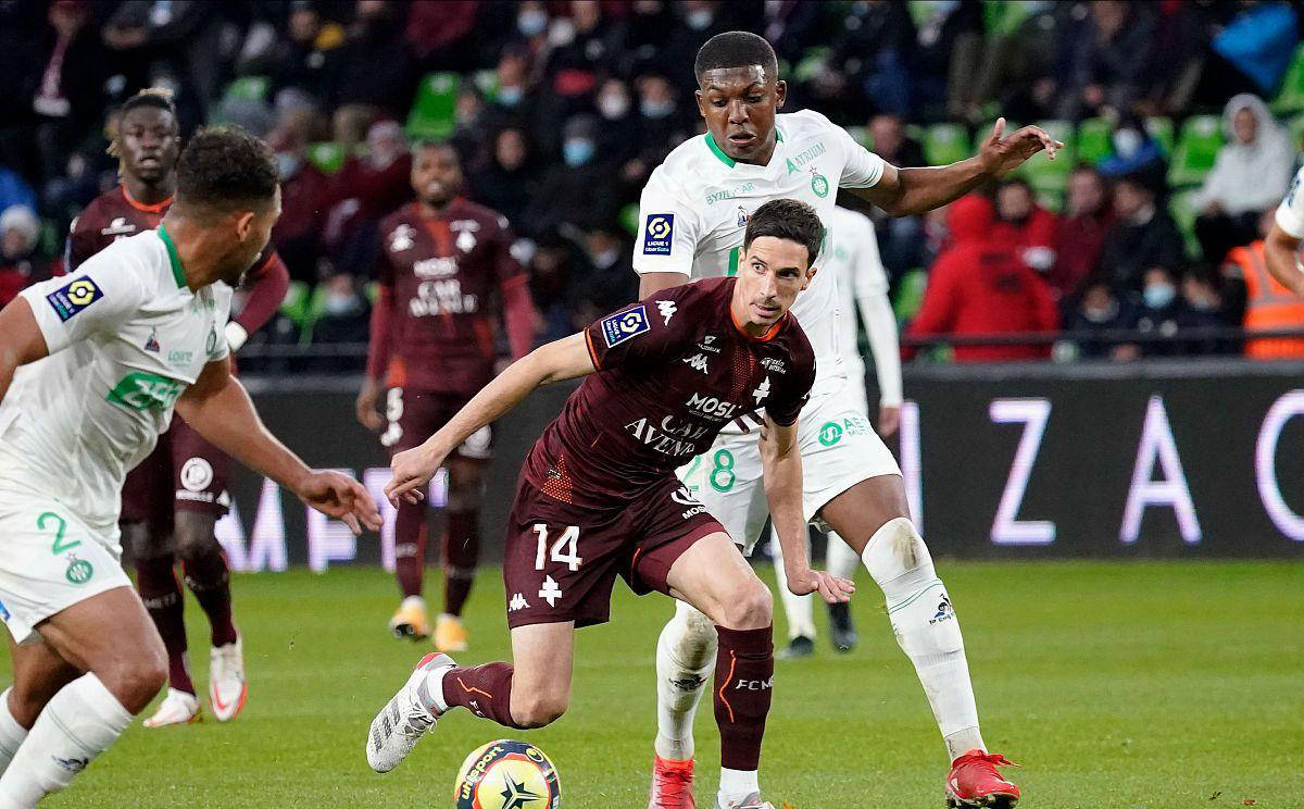 爱游戏体育直播-包含雷恩取得惊险胜利，继续领跑法甲的词条