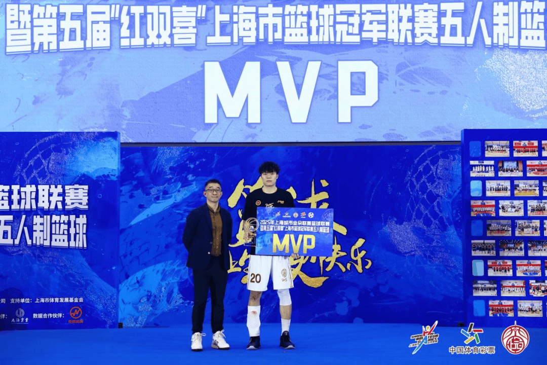 爱游戏官网-篮球巨星展露冠军风采，总决赛夺冠喜人