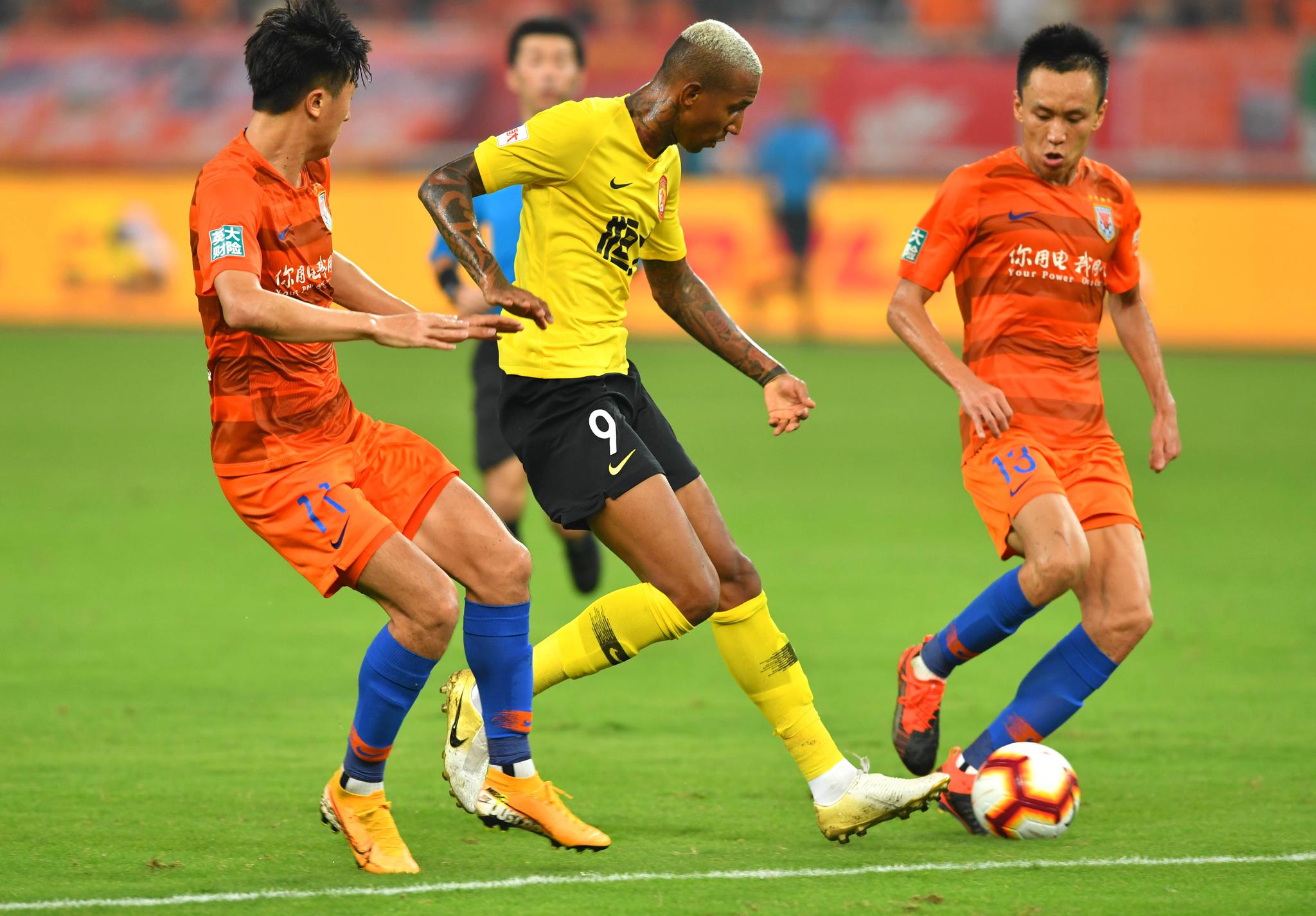 爱游戏体育直播-广州恒大客场-战平山东鲁能，继续领跑积分榜的简单介绍