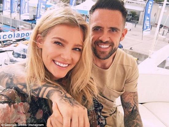 球场之外的情愫，观众们痴迷热爱