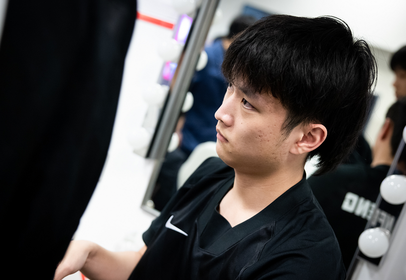 距离赛季结束还有个月,冠军归属仍未可知 距离赛季结束还有个月,冠军归属仍未可知