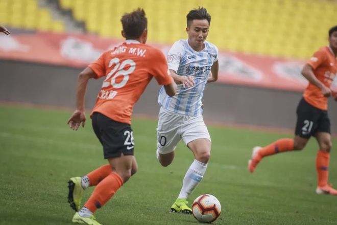 关于武汉卓尔客场惜败广州富力,排名下滑!的信息 关于武汉卓尔客场惜败广州富力,排名下滑!的信息